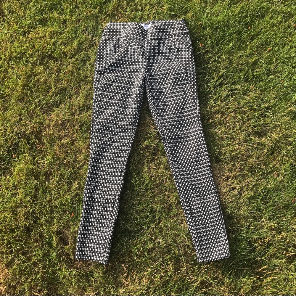 Mod black and white skinny leggings/dress pants